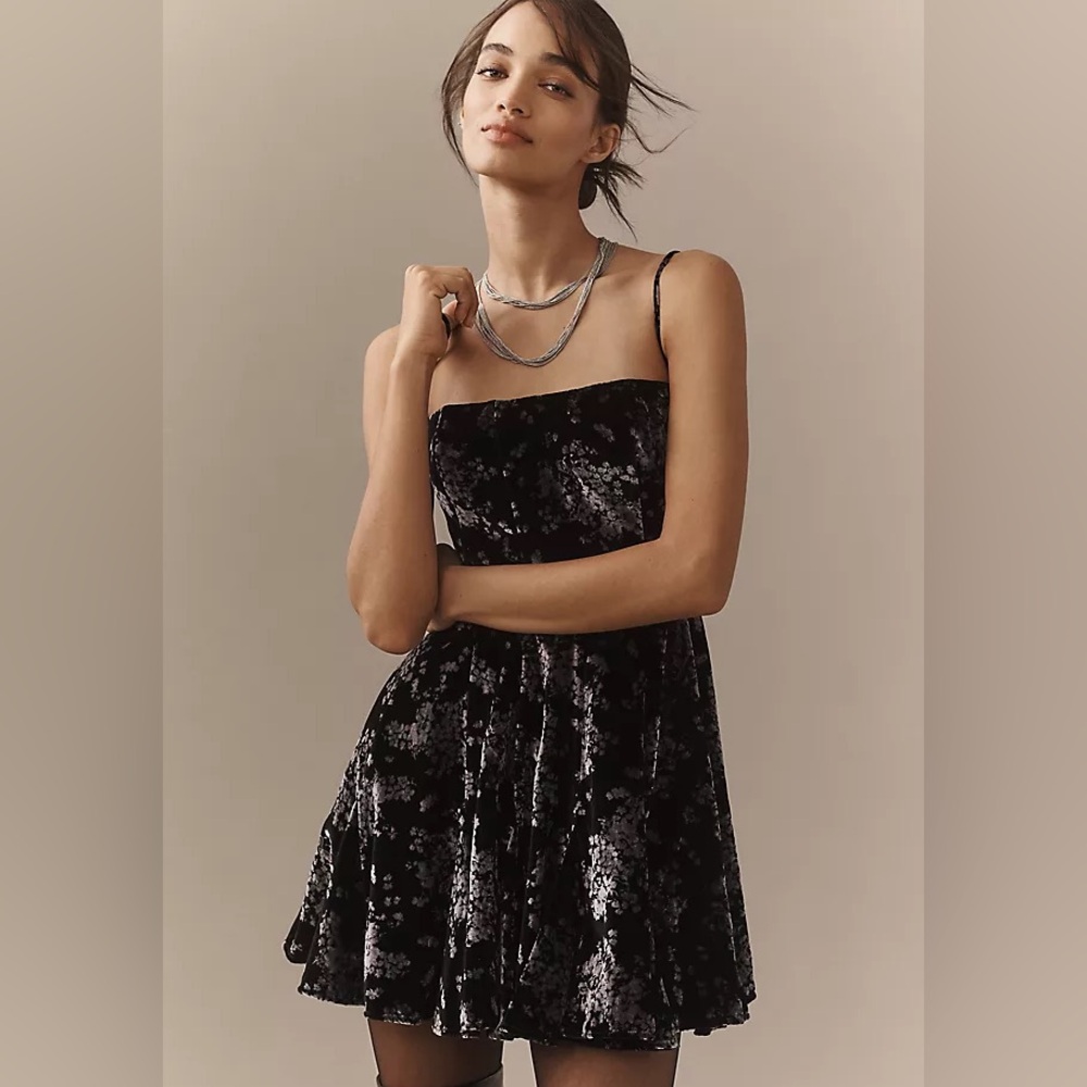 Anthropologie NWT Maeve Sweetheart Velvet Mini Dress in Black Motif size Large